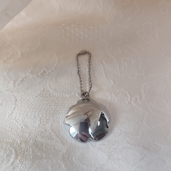 New Coach Silver Tone Flower Logo Charm/Hang Tag - Picture 2 of 2